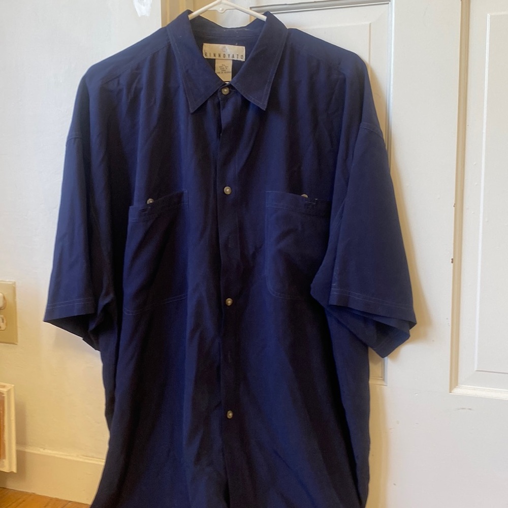 3 for $15 !! Vintage rinnovato navy blue silk shirt